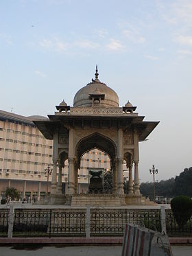 Charing Cross Lahore Pakistan....... کراس لاہور پاکستان Charing