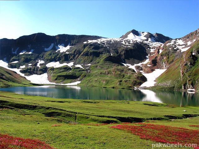 Beautiful Place In Pakistan                                            NARAN DOODI PAT SIR LAKE......!!!!