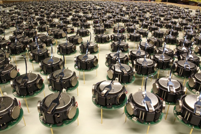 Harvard Scientists Create a Thousand-Robot Swarm