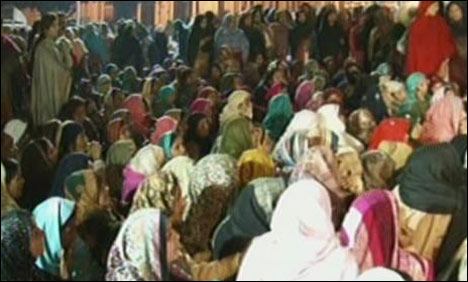 ...لاہور میں لیڈی ہیلتھ ورکرز کا دھرنا دھڑے بندی کا شکار