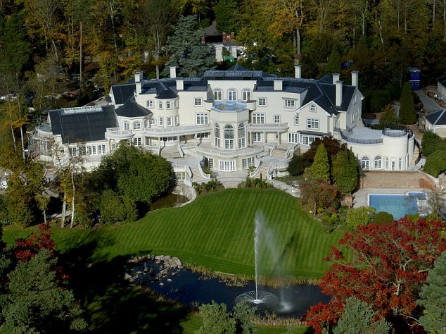 Waooo Amazing & Beautiful UpDown Court England .....!!!!