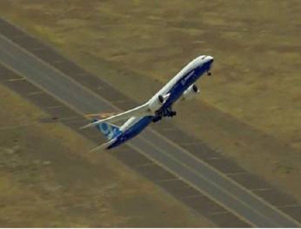 Commercial Plane amazed the people